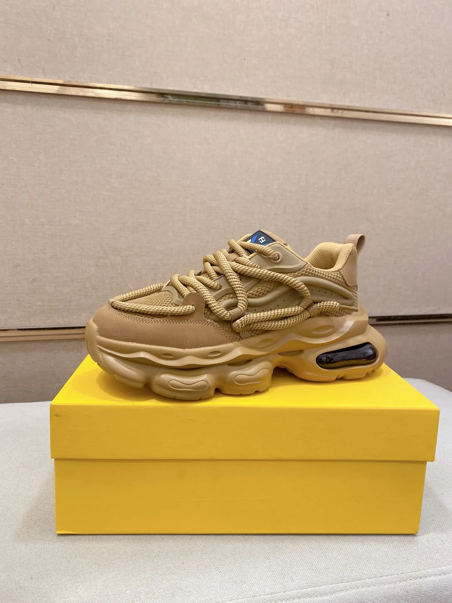 Men's shoes 💰 480💰 (fendi) New style 👊🏻 upper 🇮🇹 imported cowhide fabric 🇩🇪 lining imported sheepskin lining. The original outsole is molded to highlight the identity of every man, and the upper foot is elegant and stable🚶🏻🚶🏻The high-end custom counters reproduce the original version📯No matter the wind or rain, the shoe last remains unchanged and can withstand the verification of time🔍️,🔵 Size: 38-44
